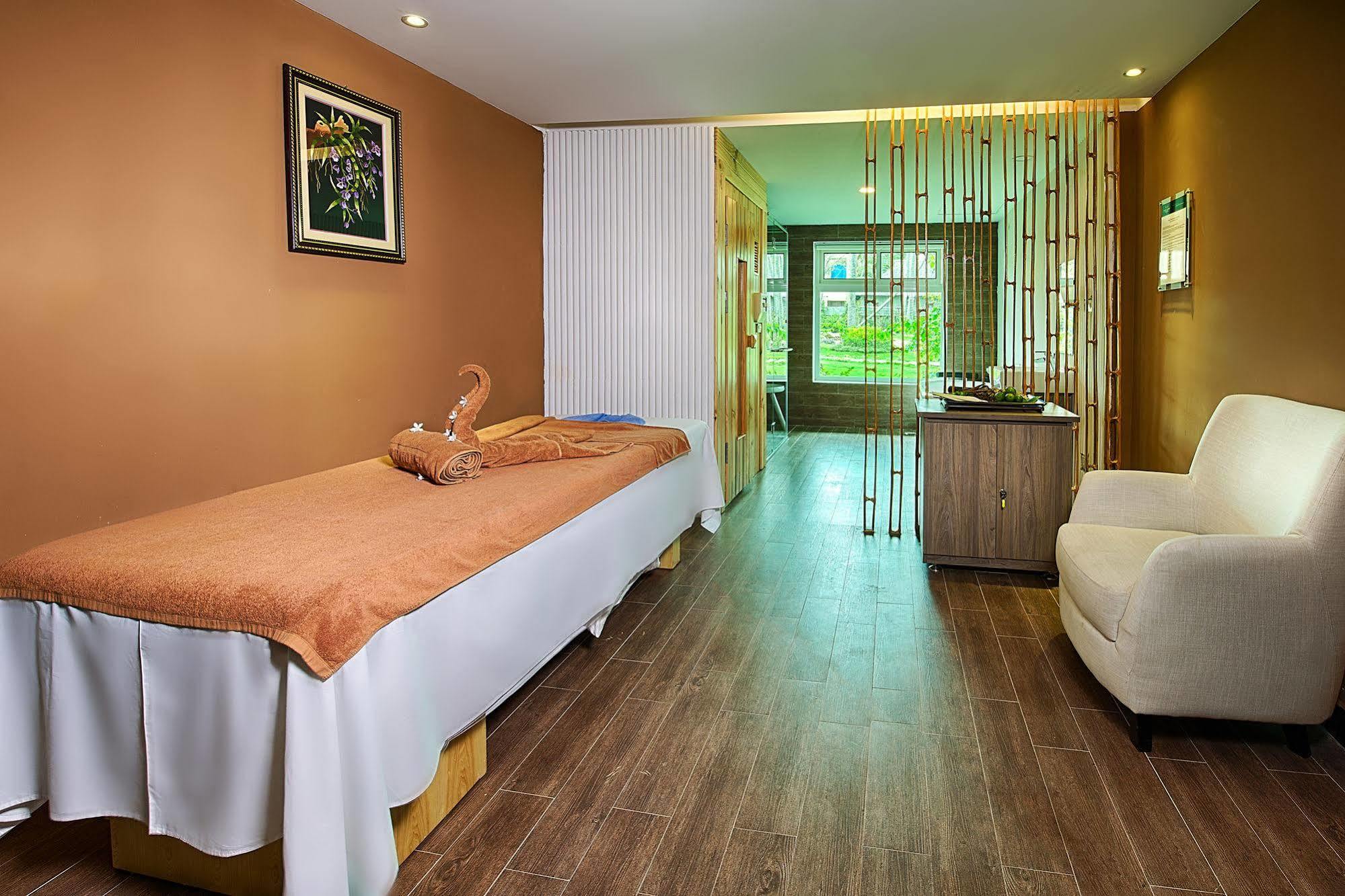 Muong Thanh Holiday Muine Hotel Mũi Né Exterior foto